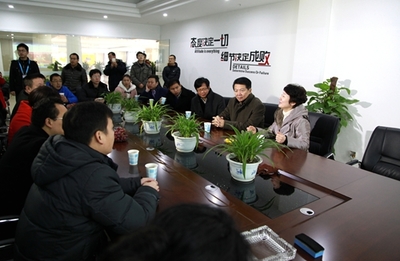 校黨委書記鄭翔率隊赴鷹潭市電商產(chǎn)業(yè)園考察調(diào)研 深化校地合作 共育數(shù)字人才